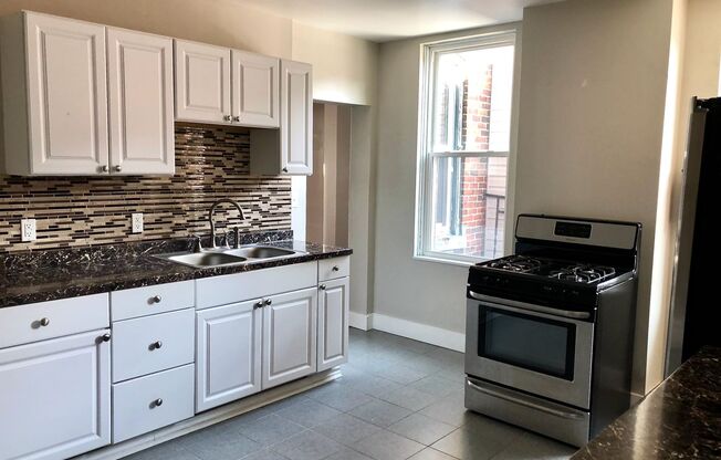 *** Southside Flats Apartment * Spacious * Renovated * Pet Friendly * Walk to E. Carson St. * Available Now ***