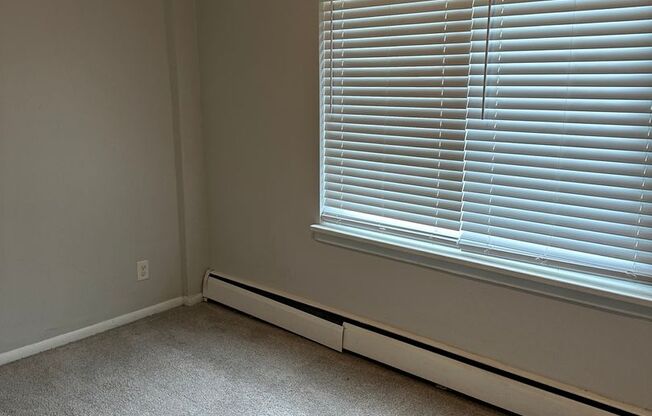 2 beds, 1 bath, 840 sqft, $1,495, Unit 201 (R)