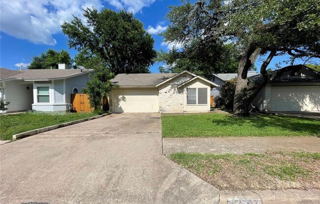 Charming, Fully Remodeled 3/2 Gem Steps from Rattan Creek & Apple Campus!