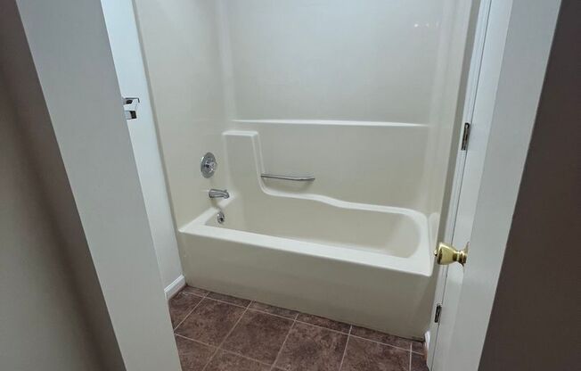 1 bed, 1 bath, 500 sqft, $1,400, Unit U-4