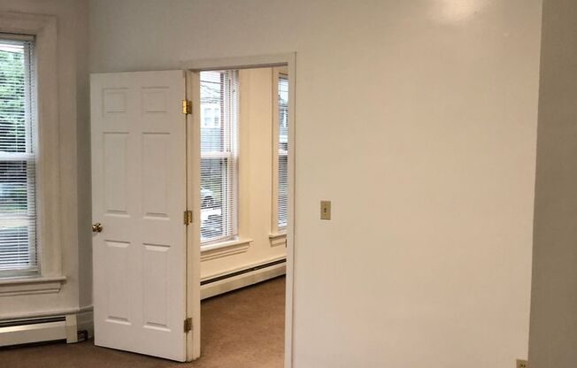 2 beds, 1 bath, $1,000, Unit 1 A