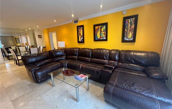 2 beds, 2 baths, 1,030 sqft, $4,000, Unit 5161 Collins Ave appt 1711