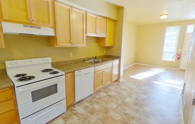 2 beds, 1 bath, $1,600, Unit 4