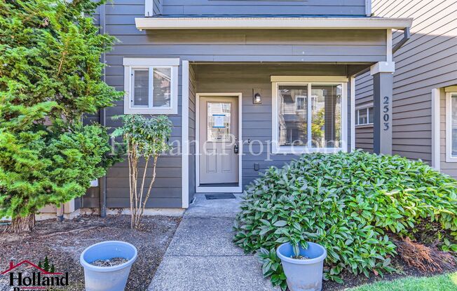 ***Large price drop plus Incentive on first-month rent Apply Now!. Lovely Townhouse in Forest Grove. New Price!