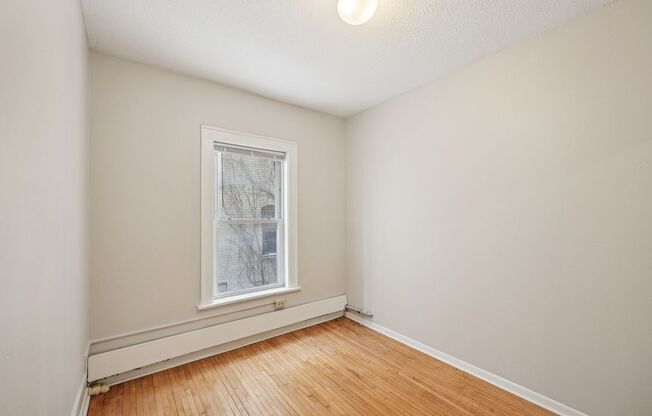 2 beds, 1 bath, 720 sqft, $1,395, Unit 102