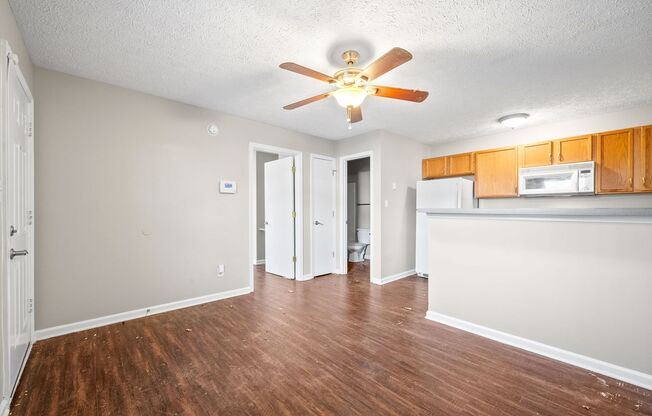 1 bed, 1 bath, 700 sqft, $850, Unit 12