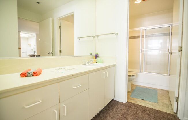 A 2 Bedroom, 2 Bathroom with a dining room and fully functional kitchen at 10600 Wilshire Unit 211