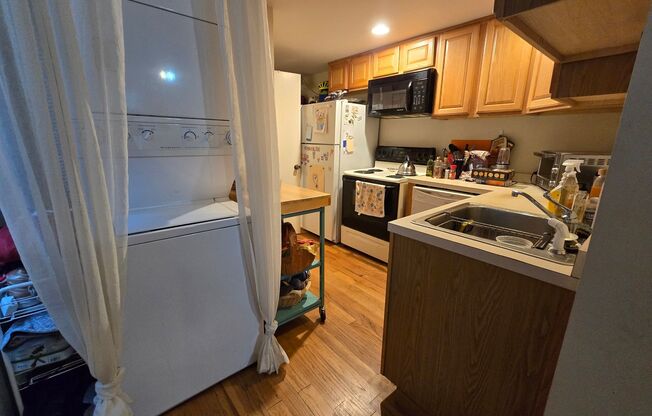 2 beds, 1 bath, $1,650, Unit #1F