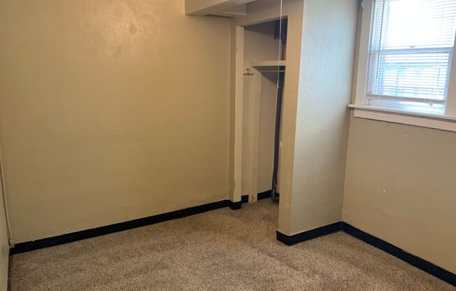 3 beds, 1 bath, 924 sqft, $1,365, Unit 2