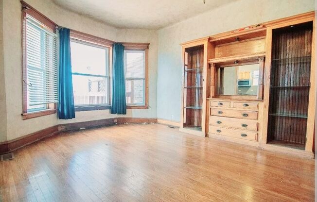 4Br Home Near West Warren Blvd in Chicago