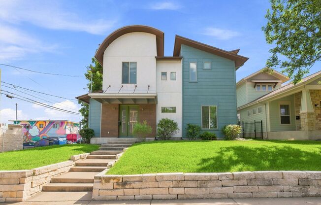 603 W 30 ST