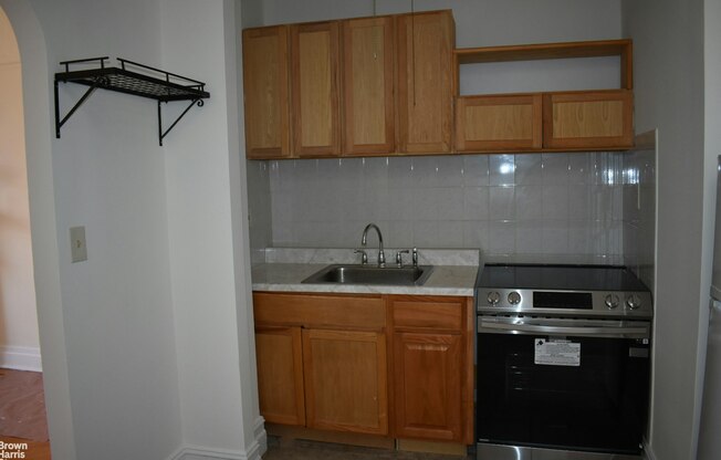 2 beds, 1 bath, $2,850, Unit 3