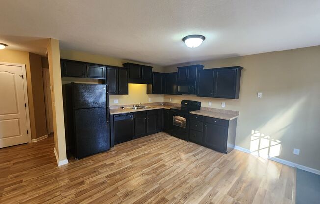 3 bedroom townhouse available now