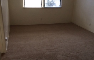 Studio, 1 bath, 375 sqft, $1,350, Unit 08