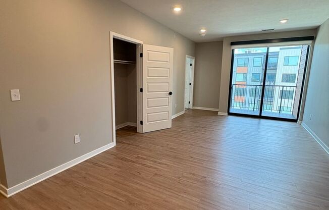 1 bed, 1 bath, 667 sqft, $1,299, Unit 427