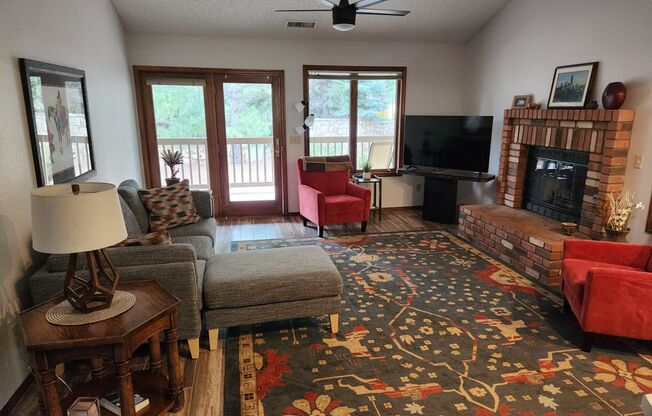 Furnished Turn key Townhome in Walnut Meadows (Short term Lease ending 5/31/25)