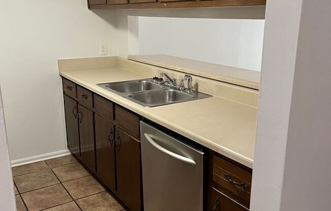 Carlton Commons Apartments