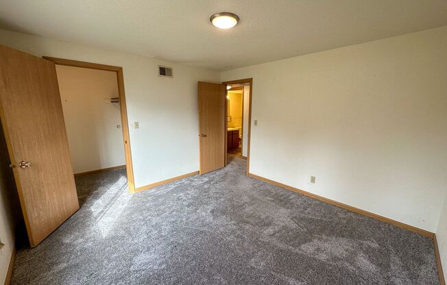 2 beds, 1 bath, $875