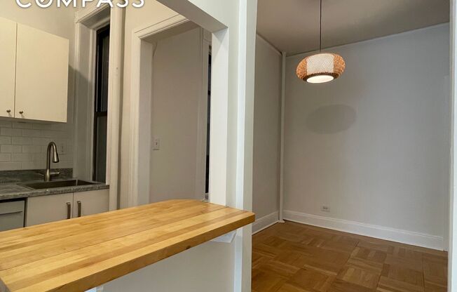243 E 71 ST