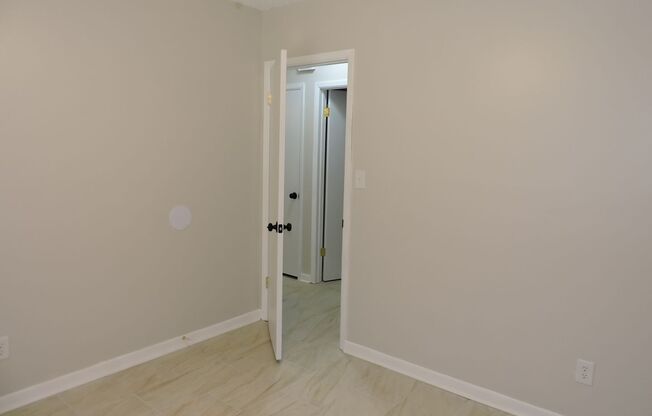 2 beds, 1 bath, $1,095