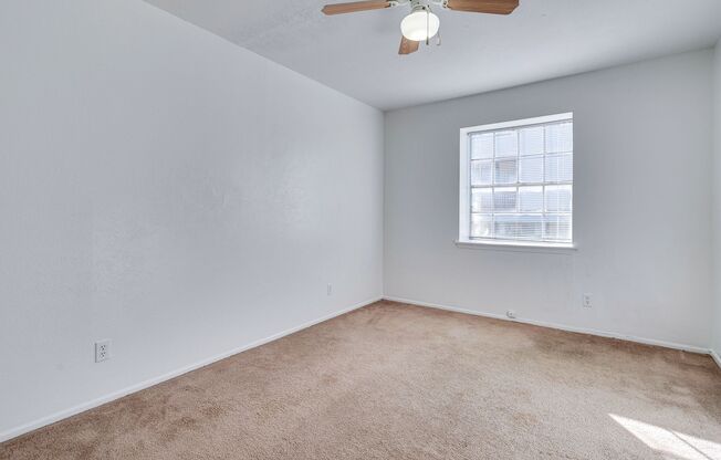 2 beds, 1 bath, 750 sqft, $1,100, Unit K706 - 307 - 107