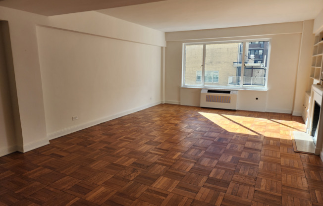 1 bed, 1 bath, 970 sqft, $6,350, Unit 12F