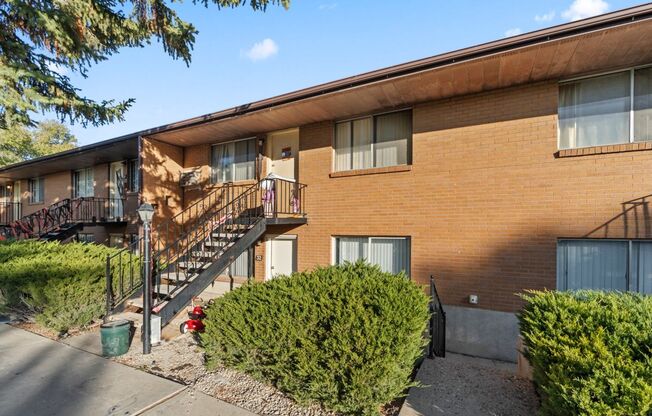 2 beds, 1 bath, 1,000 sqft, $1,150, Unit 1889 W 8