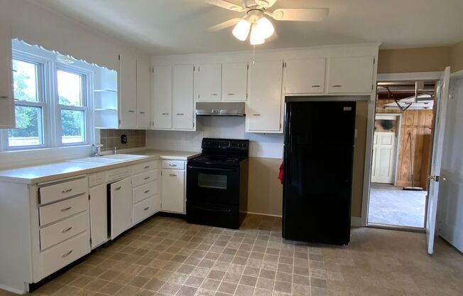 2 beds, 1 bath, 1,080 sqft, $1,495