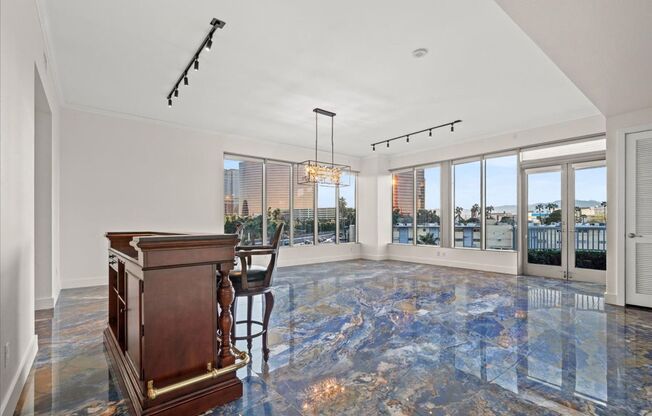 Fabulous Highrise Condo with Stripe Views!