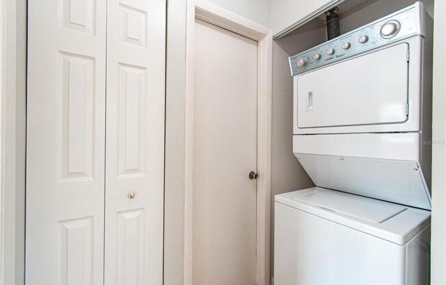 2 beds, 2 baths, 864 sqft, $1,500