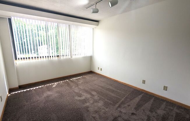 2 beds, 1 bath, $1,795, Unit 604