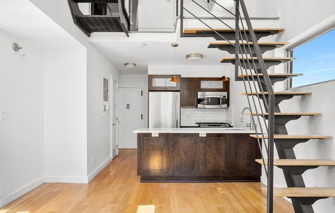 153 MANHATTAN AVE