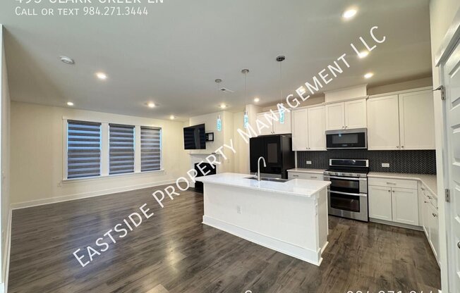 493 CLARK CRK LN