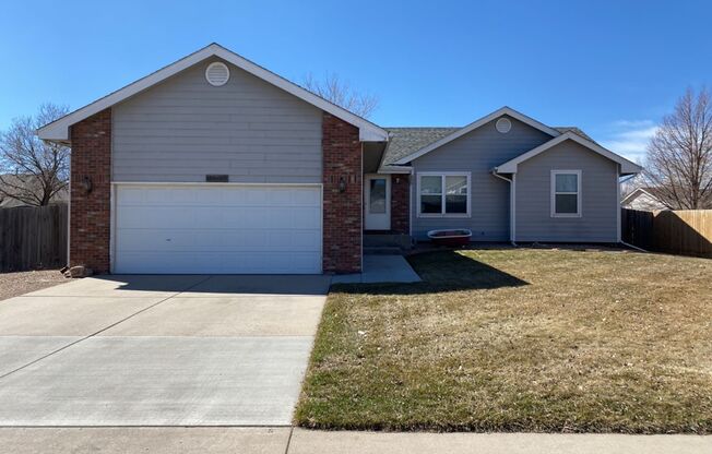 4 Bed 2.5 Bath Home in Windsor - FREE October Rent