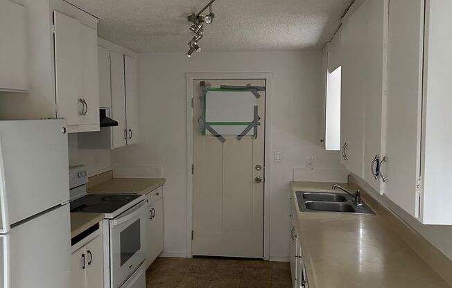 3 beds, 1 bath, $2,295