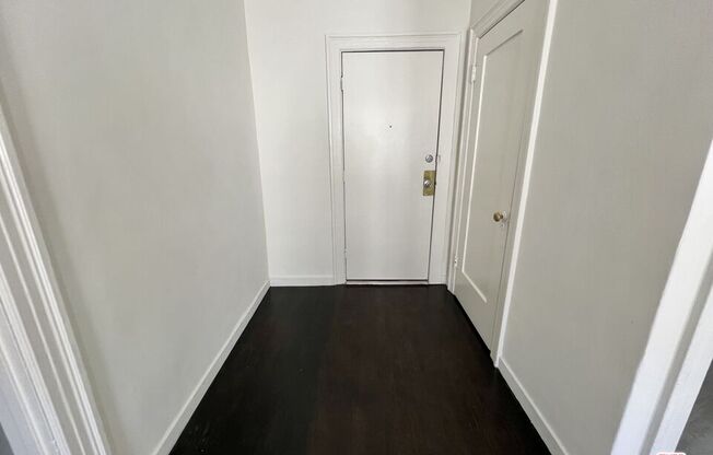 Studio, 1 bath, 450 sqft, $1,450, Unit 206