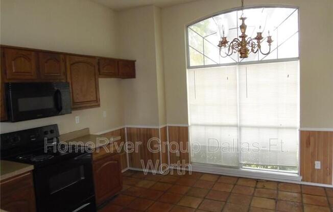 421 SURREY PL