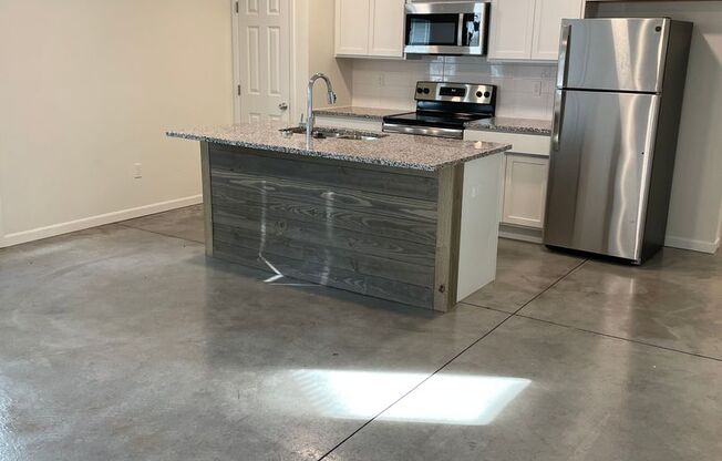3 Bedroom 2 bath Duplex with Garage Near WSU