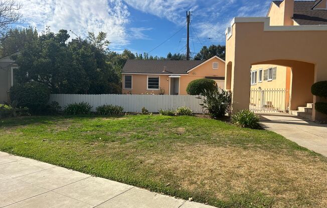 SPACIOUS HOME!!! 3 Bed/2 Bath 1504 soft $3,600/Month