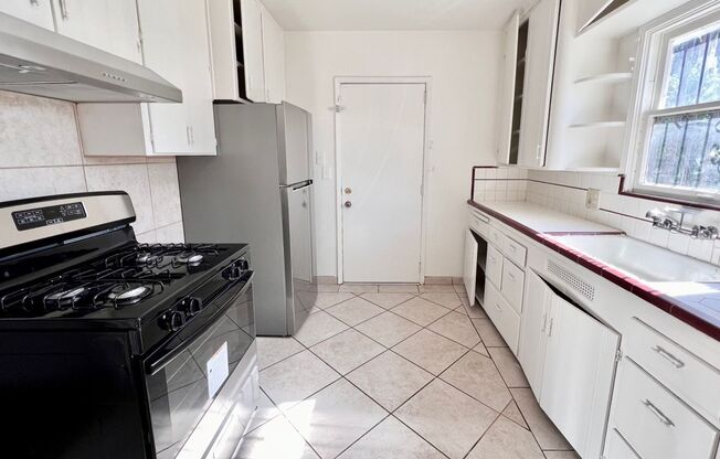 3 beds, 1 bath, $1,500