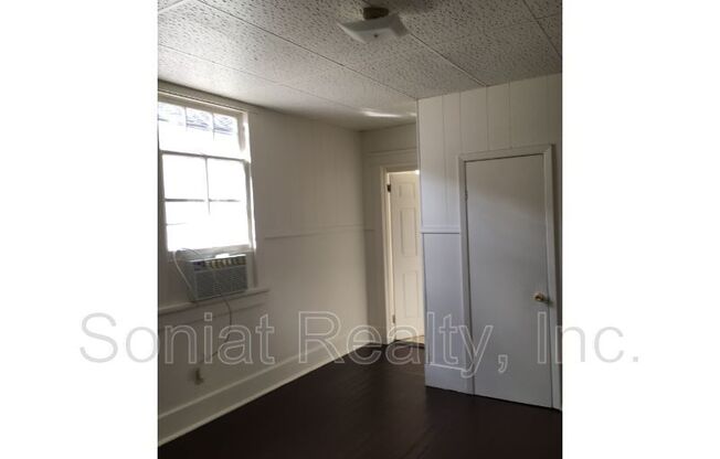 2 beds, 1 bath, 860 sqft, $1,025