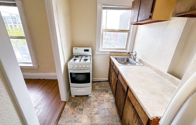 Studio, 1 bath, 380 sqft, $1,195, Unit 304