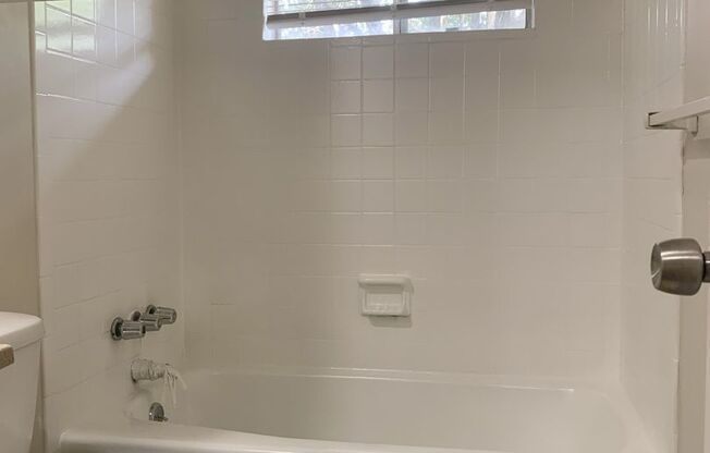 2 beds, 1 bath, 700 sqft, $880, Unit 9018