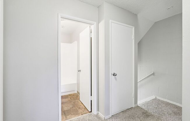 3 beds, 1.5 baths, 963 sqft, $1,749, Unit D-03