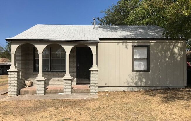 Charming 2-bedroom, 1-bath home in Fort Worth. AVAILABLE NOW!
