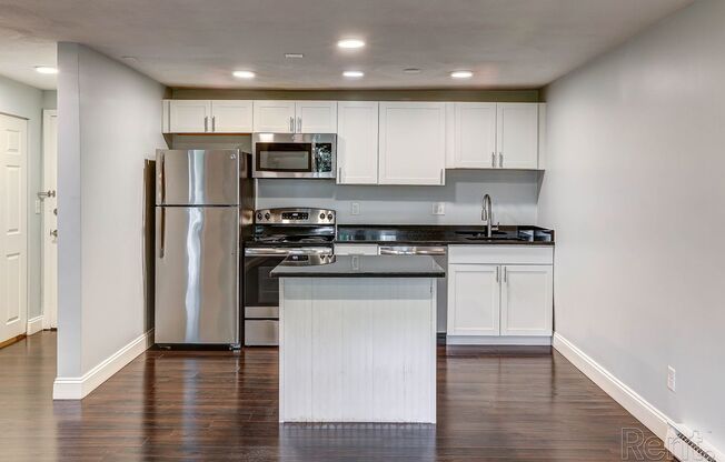 1 bed, 1 bath, 780 sqft, $2,215, Unit 3A3