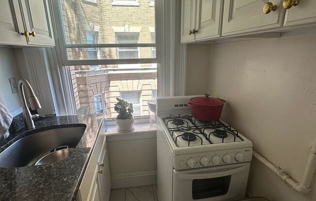 1 bed, 1 bath, 550 sqft, $2,450, Unit 34