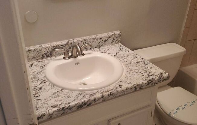 2 beds, 1.5 baths, 927 sqft, $945