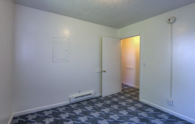 2 beds, 1 bath, 800 sqft, $1,050, Unit Unit 14