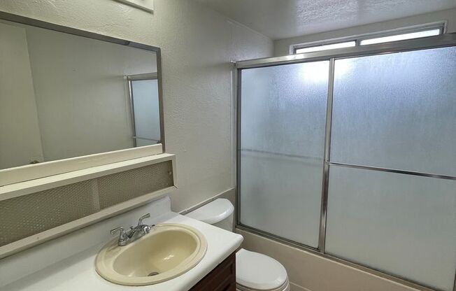 2 beds, 1 bath, 825 sqft, $1,250, Unit #9